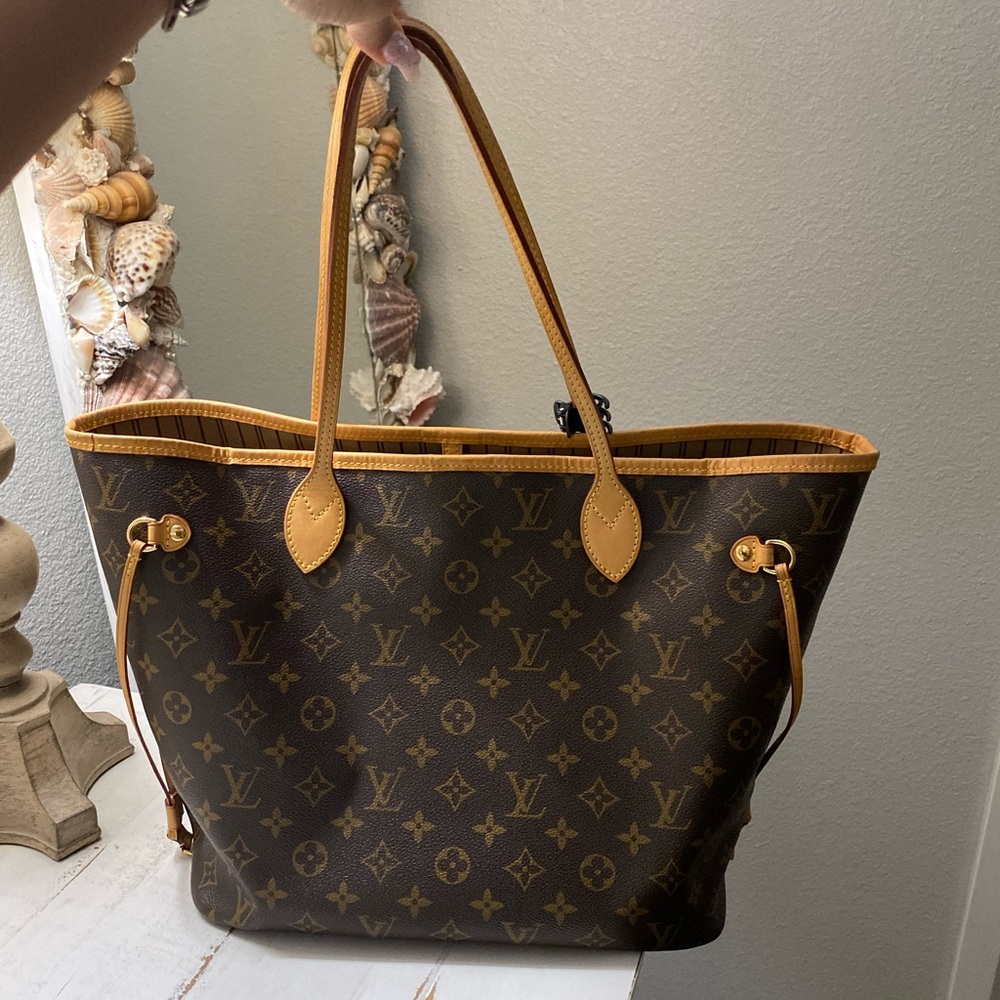 SOLD: Louis Vuitton- Neverfull MM - Picture 6 of 8